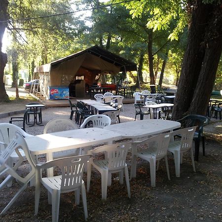 Camping Paradis Bellerive Montfrin Екстер'єр фото