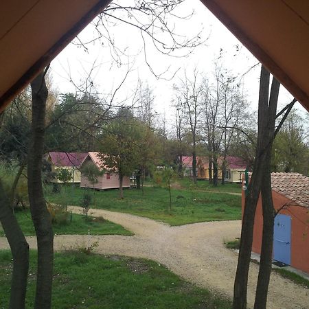 Camping Paradis Bellerive Montfrin Екстер'єр фото