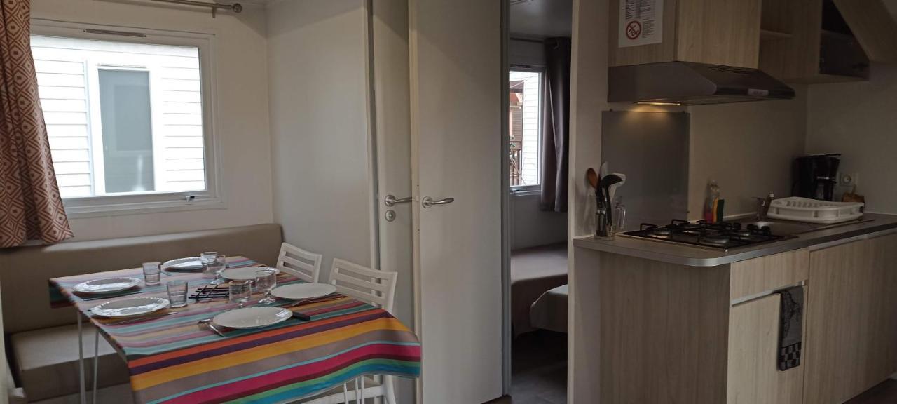 Camping Paradis Bellerive Montfrin Екстер'єр фото