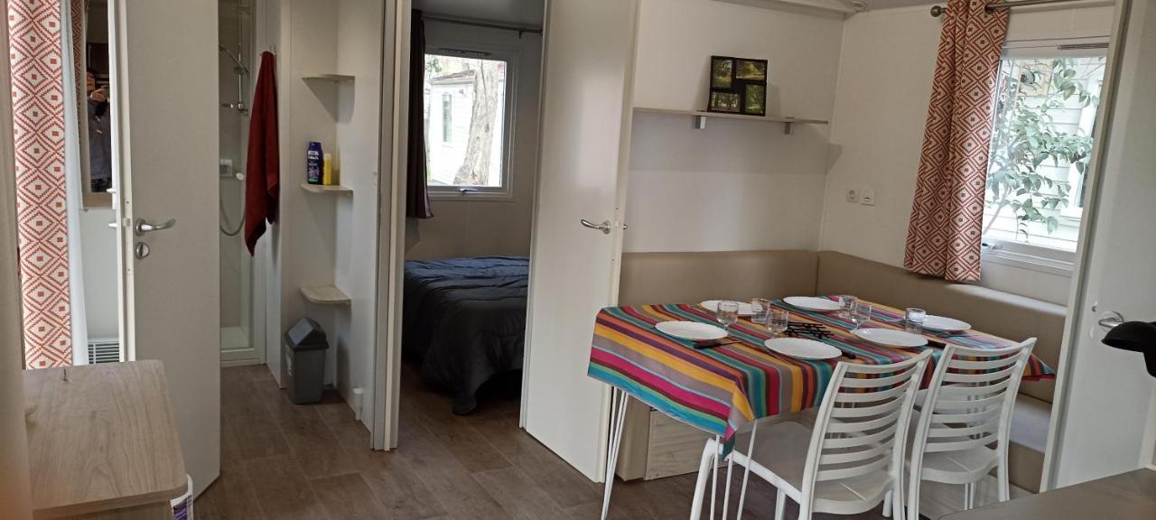 Camping Paradis Bellerive Montfrin Екстер'єр фото