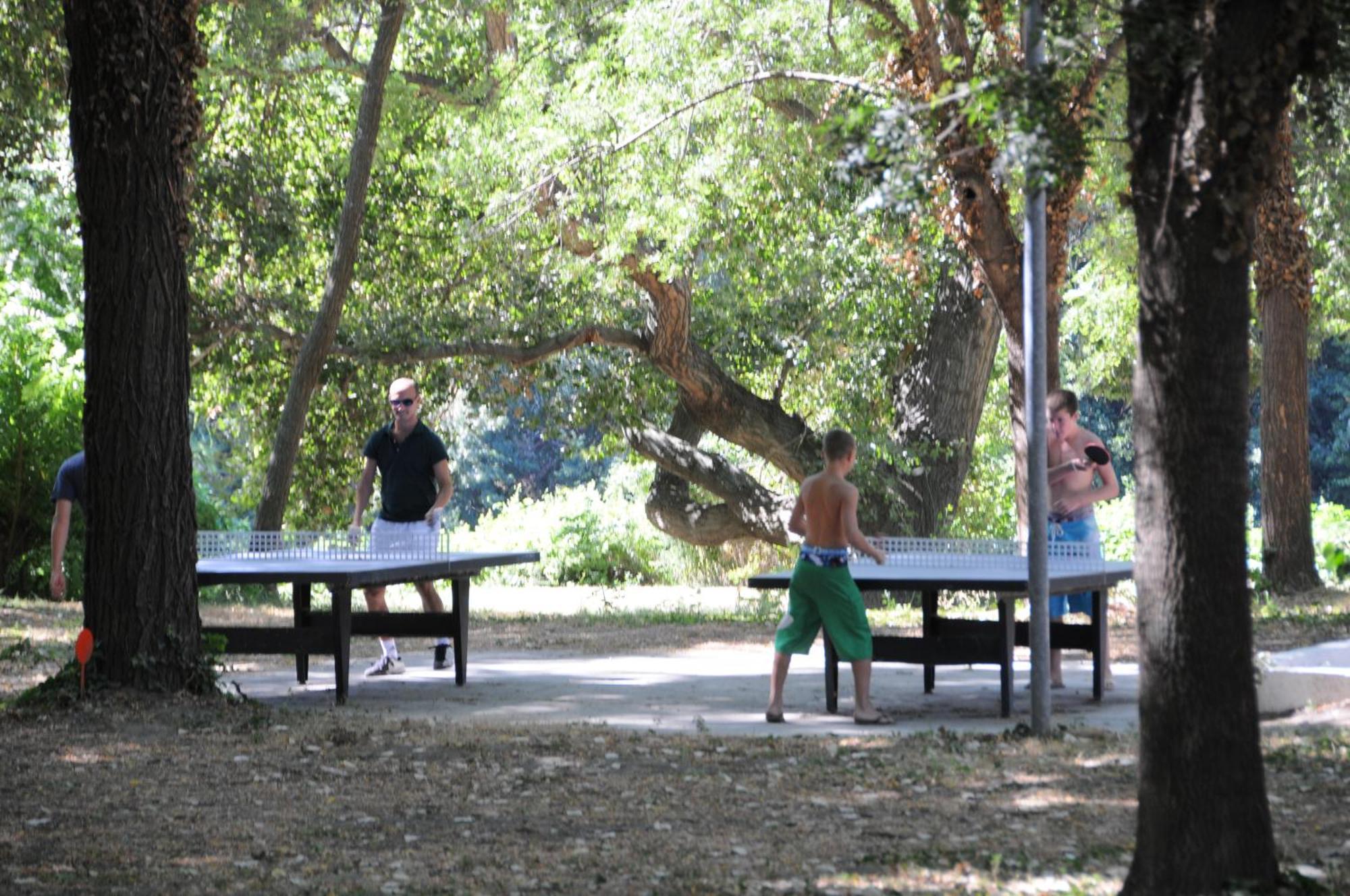 Camping Paradis Bellerive Montfrin Екстер'єр фото