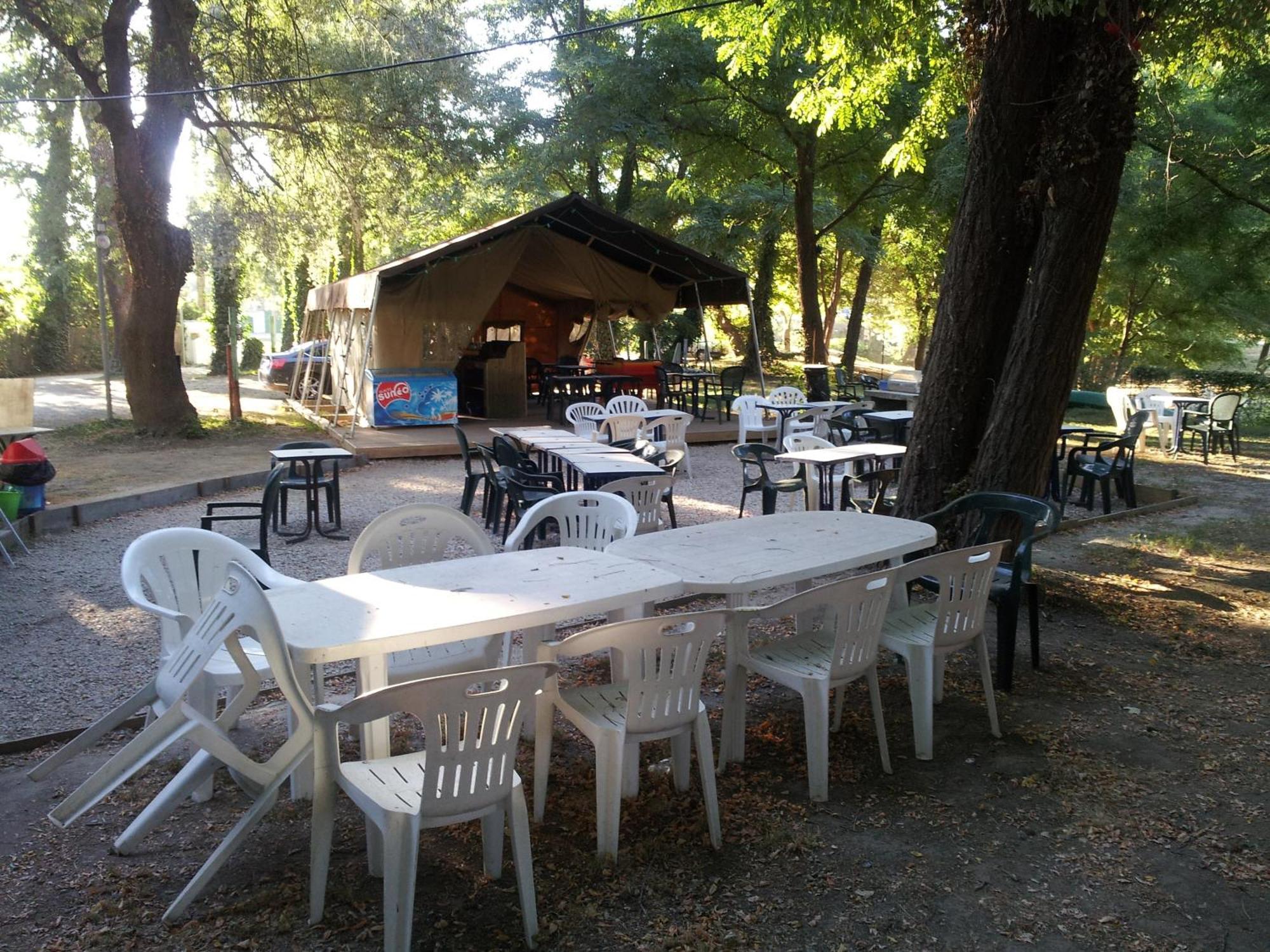 Camping Paradis Bellerive Montfrin Екстер'єр фото
