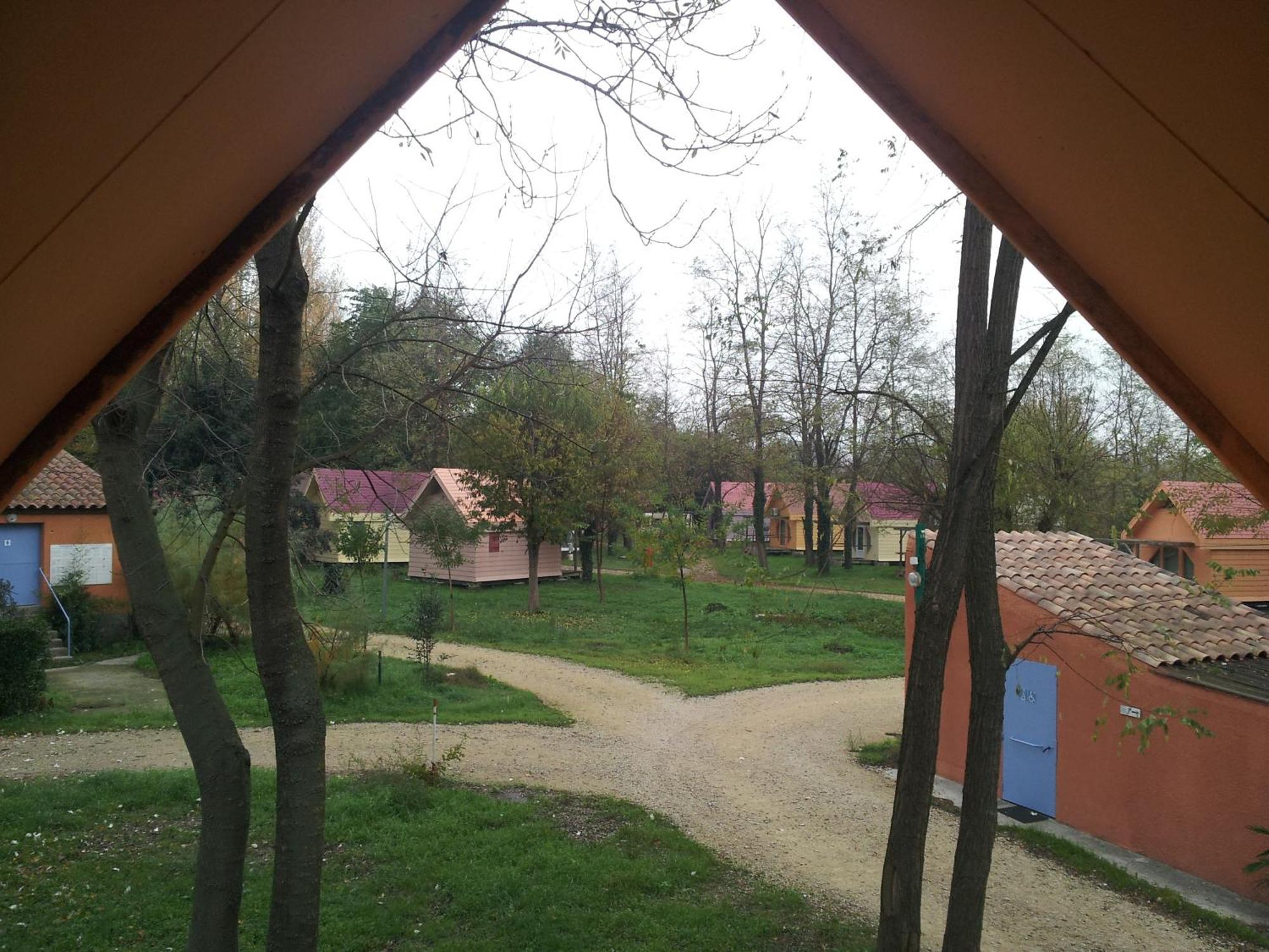 Camping Paradis Bellerive Montfrin Екстер'єр фото