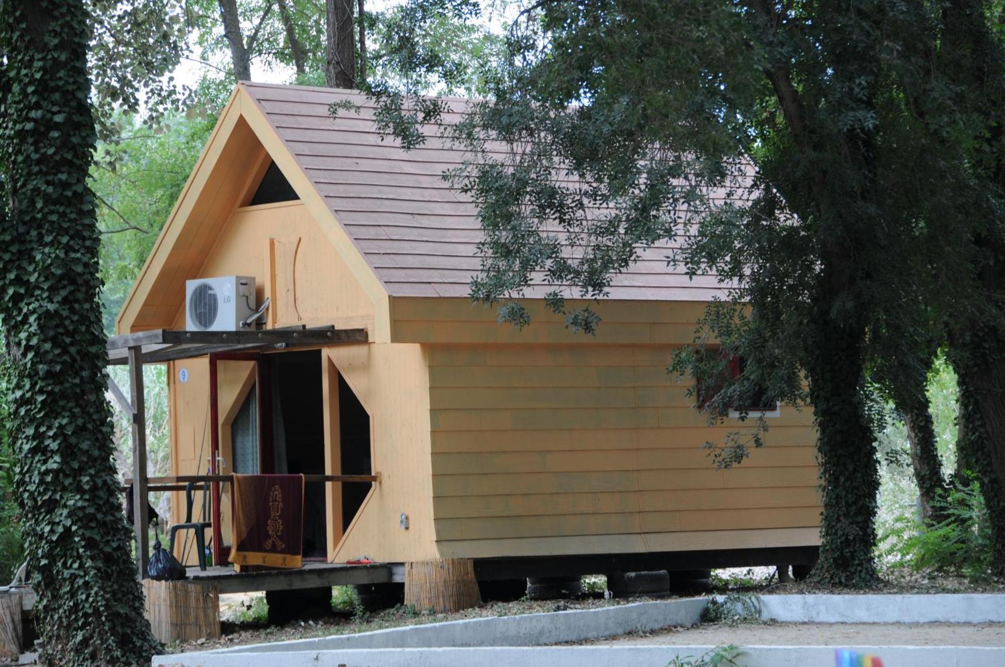 Camping Paradis Bellerive Montfrin Екстер'єр фото