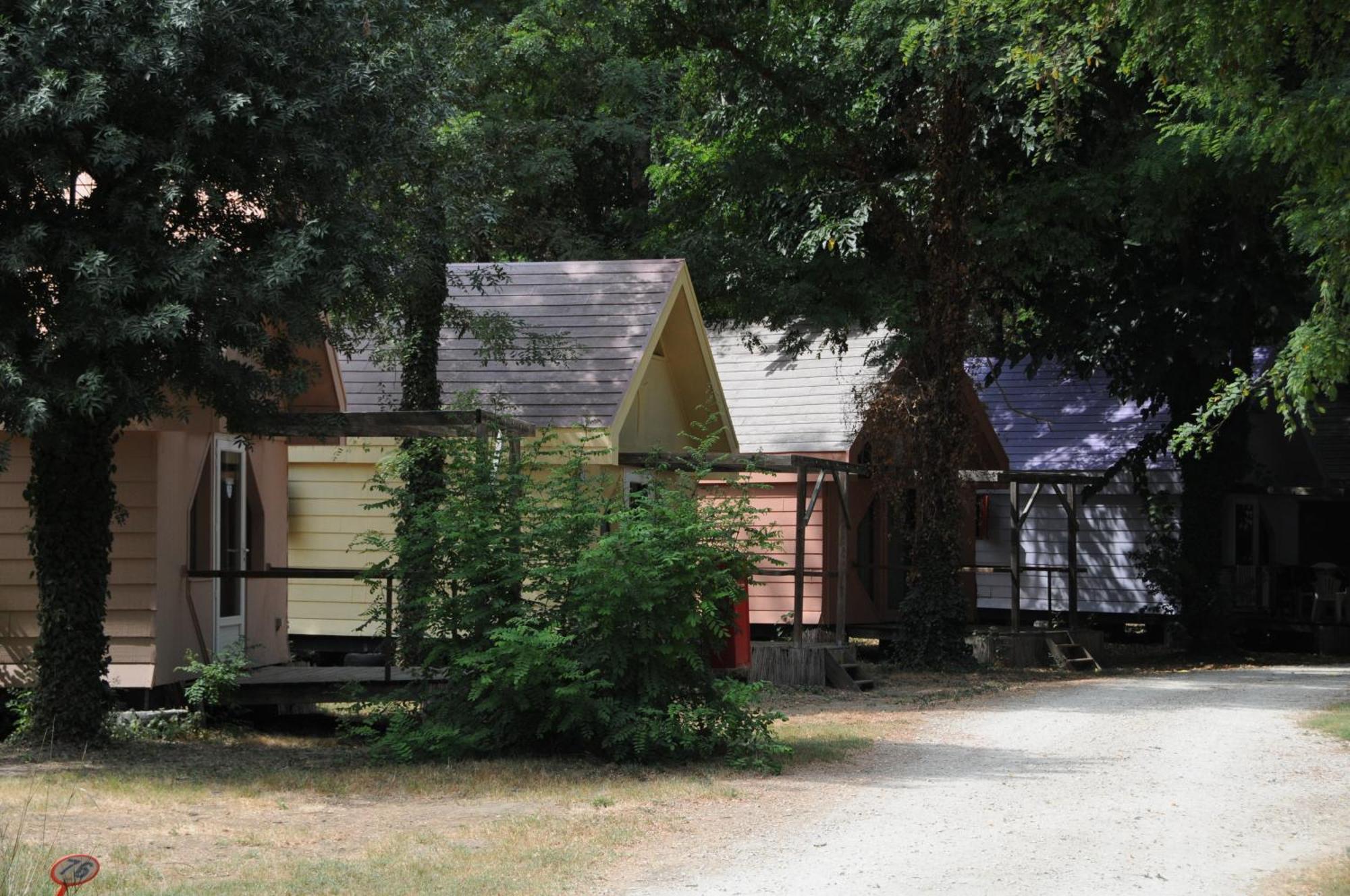 Camping Paradis Bellerive Montfrin Екстер'єр фото