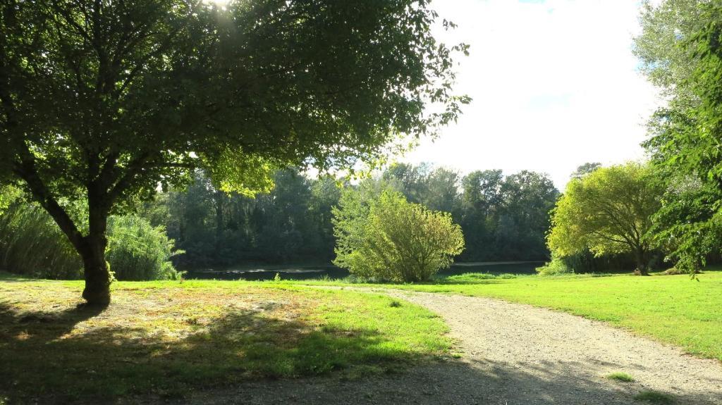 Camping Paradis Bellerive Montfrin Екстер'єр фото