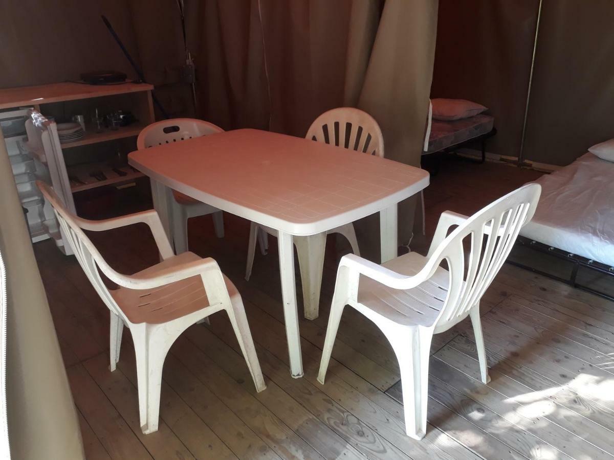 Camping Paradis Bellerive Montfrin Екстер'єр фото