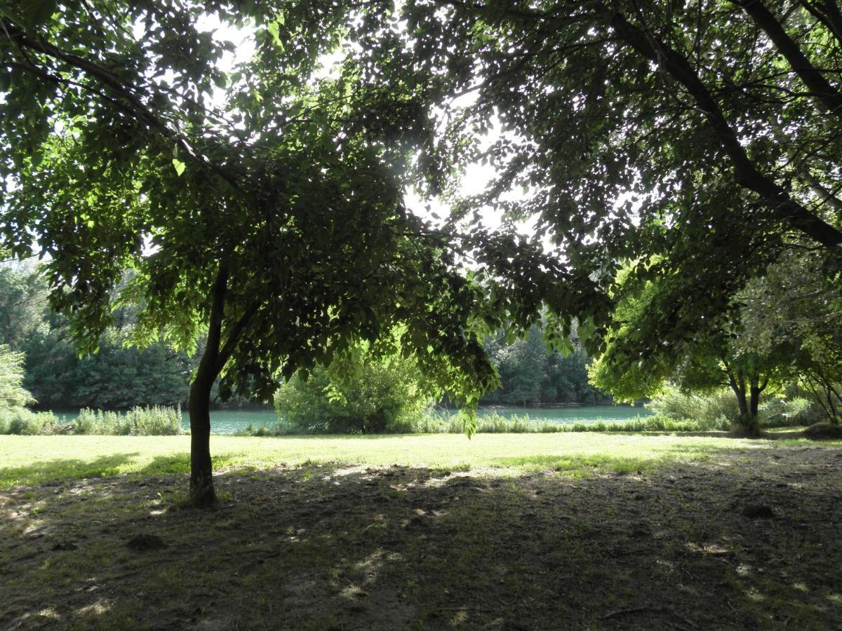 Camping Paradis Bellerive Montfrin Екстер'єр фото
